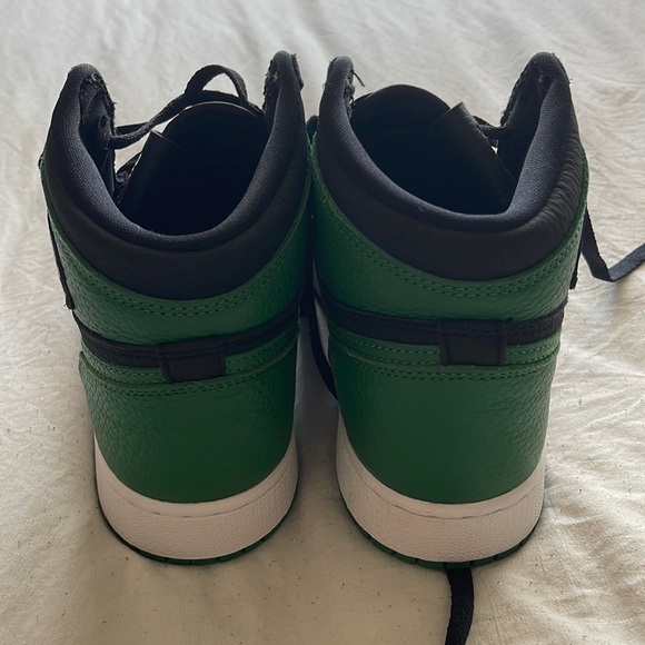 Air Jordan 1 Retro High OG 'Pine Green 2.0 - Picture 5 of 6